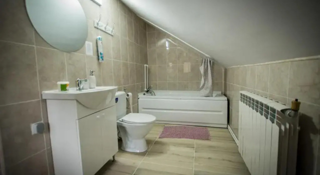 Коттедж Stunning 5 Bed House in Campulung Moldovenesc