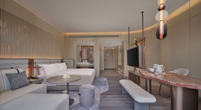 Номер Deluxe с балконом The Reserve Hotel Luoyang, Curio Collection By Hilton