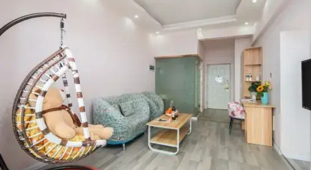 Двухместный люкс с балконом Hongdu Hotel (Kunming South High-speed Railway Station University Town)