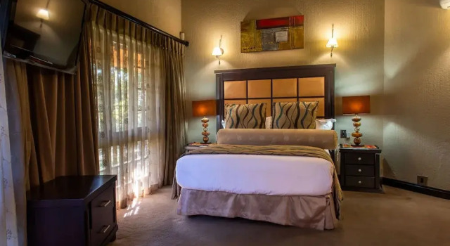 Kruger Park Lodge Unit No. 209, Забронировать Отель Отели Хейзивью 3 звезды, рядом с Kruger Park Lodge Golf Club, 3*