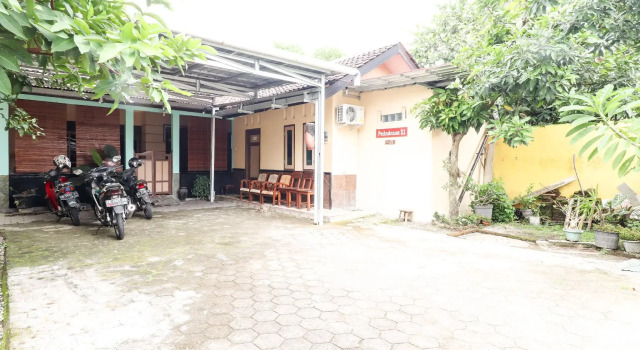 Pesindenan 21, Boek Hotel Hotels in Kraton met parkeren, Parkeren