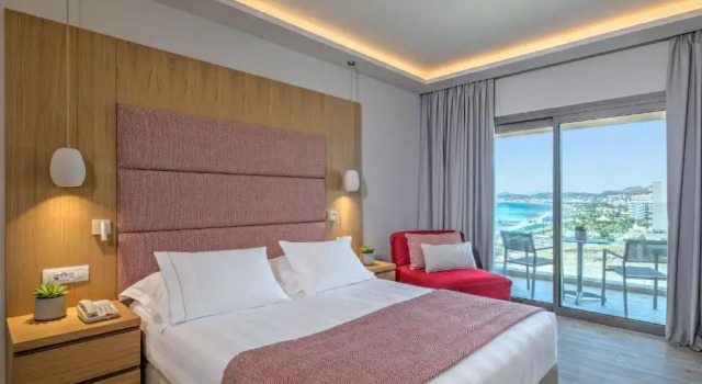Двухместный номер с частичным видом на море Amada Colossos Resort
