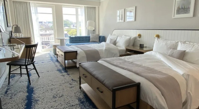 Четырёхместный номер Standard с видом на город The Brenton Hotel