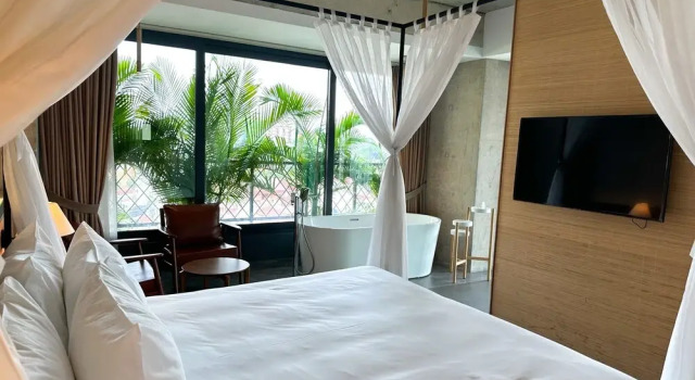 Royal Palace Suites Hotel by Caerus