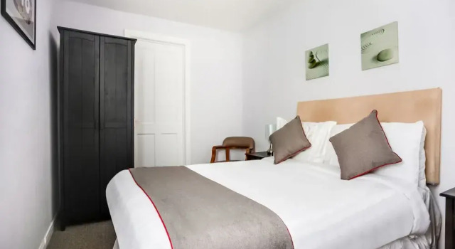 OYO Timothy's, Забронировать Отель Отели Тенби 3 звезды, рядом с Castle Hill, 3*