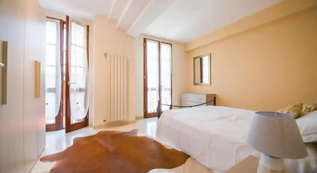 Giulia Apartment With Lake View in Verbania, Забронировать Апартаменты/квартира Отели Вербания с парковкой, рядом с Ботанические сады Виллы Таранто, Парковка