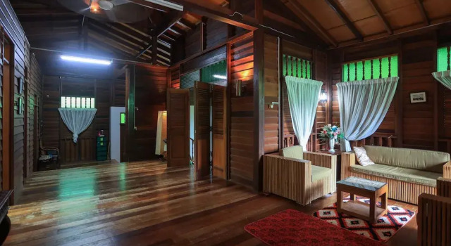 OYO 90256 Rb Beach Homestay, Prenota Affittacamere Hotel a Malacca con parcheggio, Parcheggio