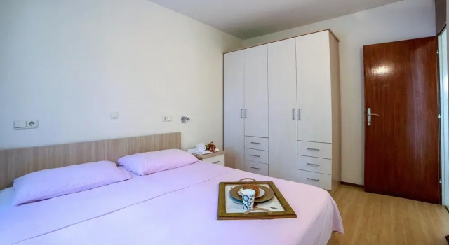 Nice Apartment in Podstrana With 2 Bedrooms and Wifi, Varaa Huoneisto Hotellit Strožanac pysäköinnillä, Pysäköinti