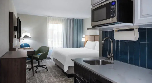 Полулюкс Staybridge Suites West Des Moines by IHG