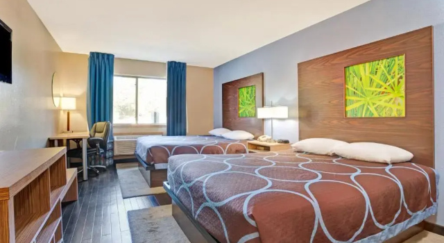 Четырёхместный номер Business Super 8 by Wyndham Louisville Airport