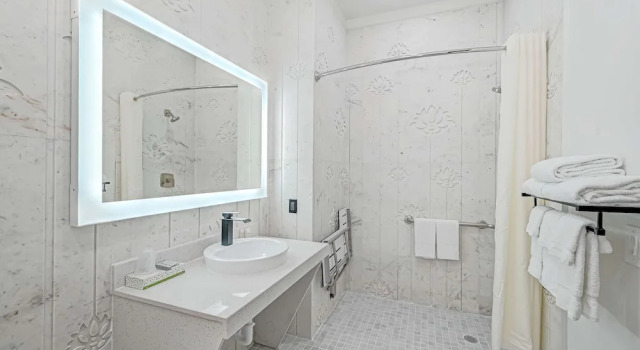 Четырёхместный люкс Comfeeni Inn and Suites