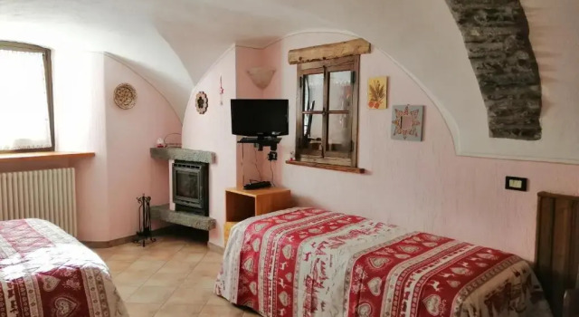 Casa Chanoux, Забронировать Отель Отели Ла-Тюиль с парковкой, рядом с Эспас-Сан-Бернардо, Парковка