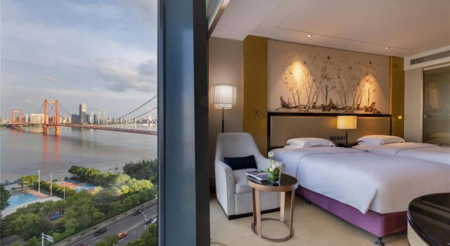 Двухместный номер Premier Hilton Wuhan Yangtze Riverside
