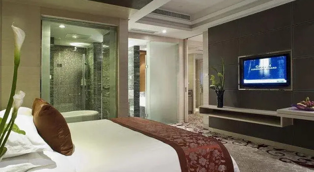 Shun He International Hotel