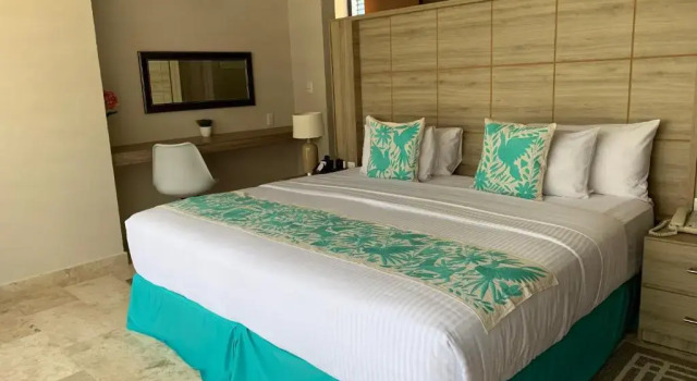 Люкс с видом на бассейн Xaha Villas Suites & Golf Resort