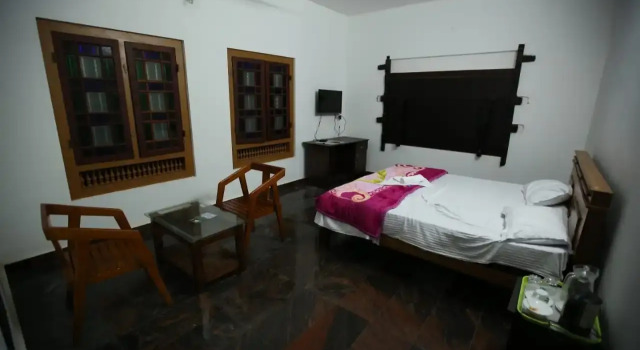 Humming Breeze Nature Retreat, Prenota Hotel Manjoora Kerala