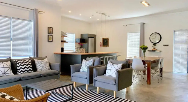 Коттедж с 3 комнатами Lorelei Guest House