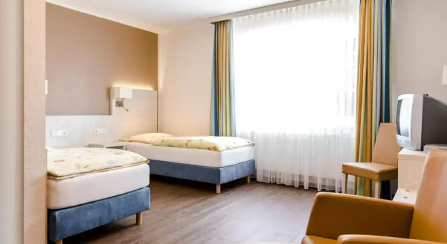 Land-gut-Hotel Westerkrug, Boek Hotel Wanderup Sleeswijk-Holstein