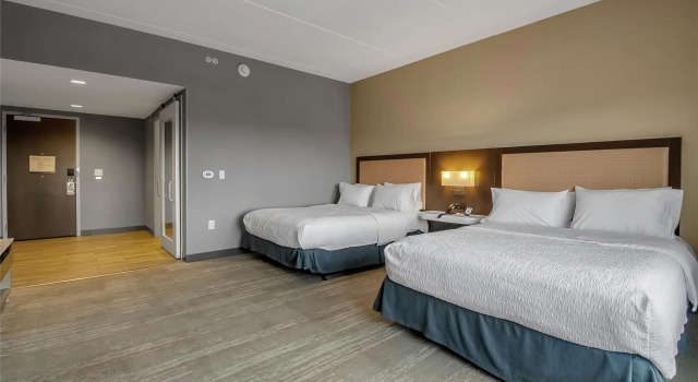 Четырёхместный номер Standard Hampton Inn Buffalo - Amherst