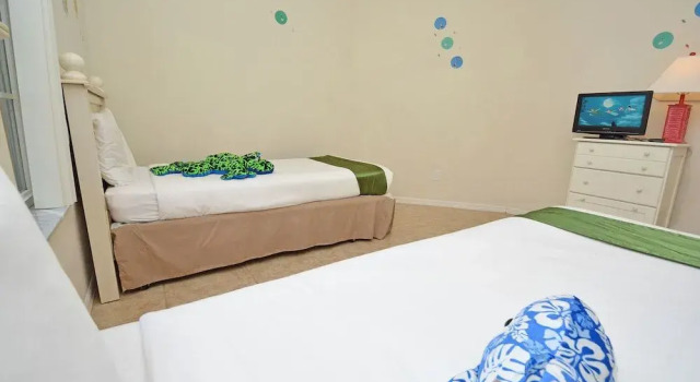 T159BD Sunshine Haven 3 Br villa by RedAwning