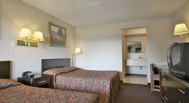 Super 8 East Lansing/University Area, Buchen Sie Hotel East Lansing Michigan