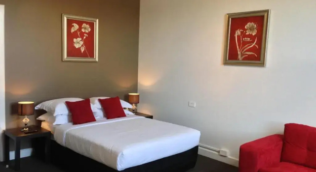 Двухместный номер Deluxe Centennial Inn on Bathurst