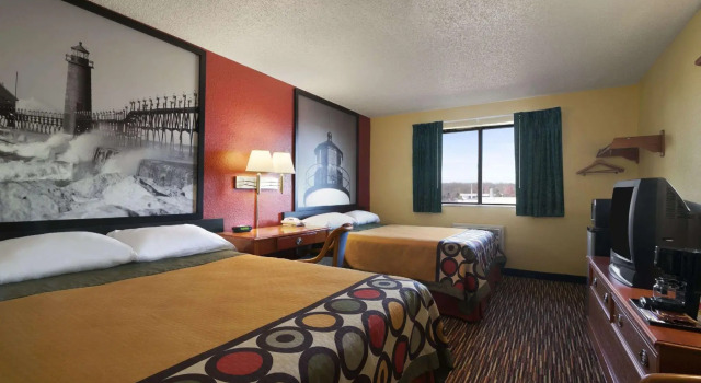 Четырёхместный номер Standard Super 8 By Wyndham Kalamazoo