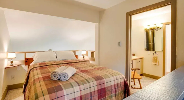 Апартаменты Mountain Condo w/ Fireplace in Kirkwood Ski Resort
