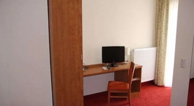 Hotel Restaurant Alter Hof, Забронировать Отель Хофхайм-ам-Таунус Таунус