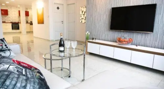 FaRoyal Luxury Suite