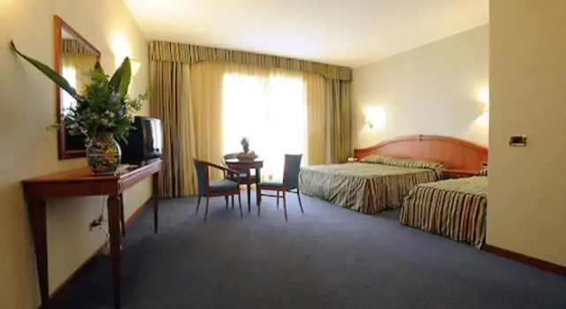 Standard Dreier Zimmer mit Balkon Hotel President