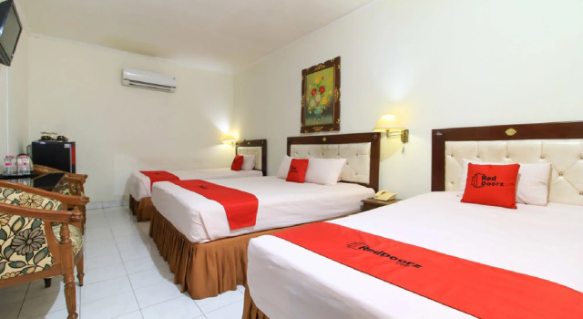 Standart aile oda RedDoorz near Klaten Train Station