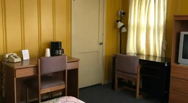 Номер Economy Coronado West Motel