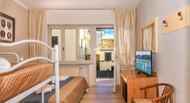 Четырёхместный номер Standard с балконом Hotel Stella DItalia