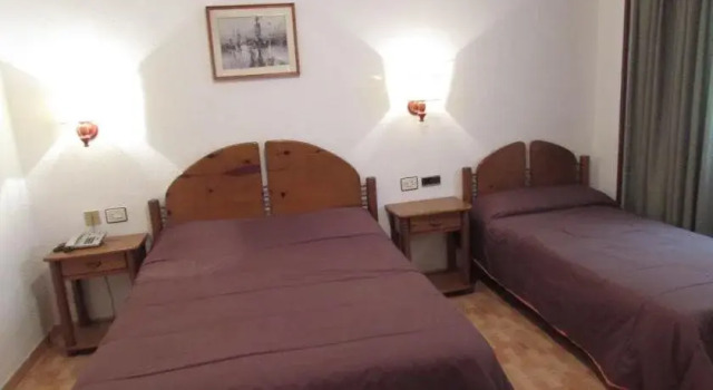 Hotel Elena María, Забронировать Отель Беиро Гранада, рядом с Базилика Сан-Хуан-де-Диос