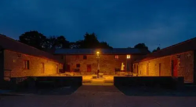 Experience the Peace & Quiet in the North York Moors at Rawcliffe House Farm, Забронировать Фермерский дом Отели Северного Йоркшира с парковкой, Парковка