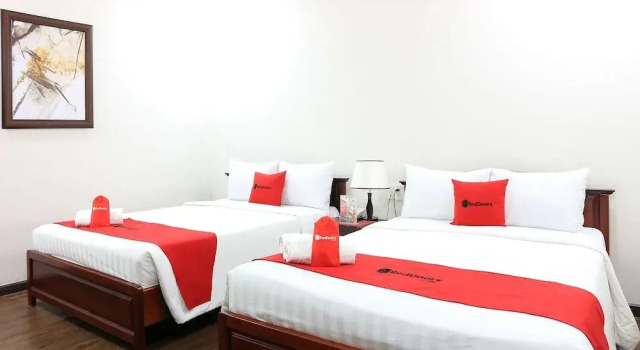 RedDoorz Premium near Bai Sau