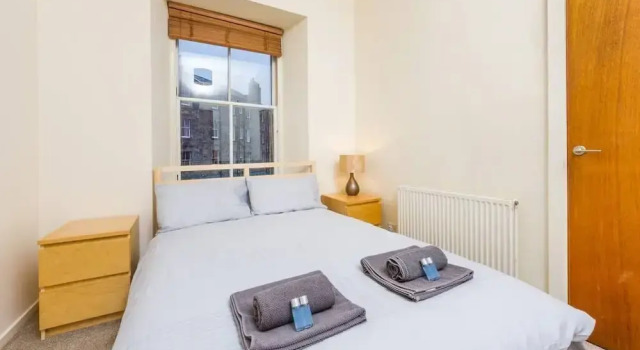 Апартаменты Charming and Spacious New Town Apartment