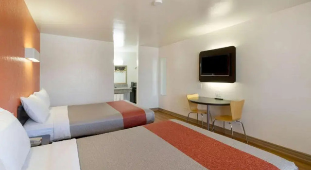 Четырёхместный номер Standard Motel 6-Claremont, CA