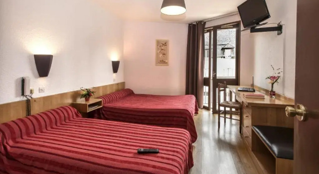 Двухместный номер Standard Logis Hotel Restaurant Du Commerce