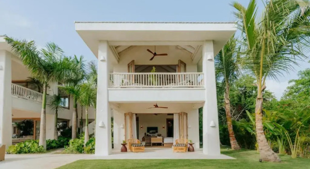 Unique mediterranean-style villa with golf and lake view in luxury beach resort, Prenota Resort Hotel a Punta Cana con piscina, Piscina