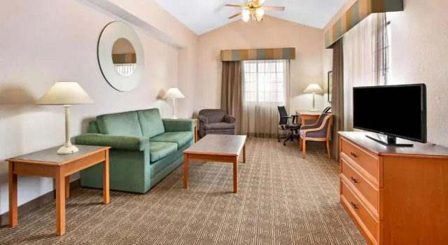 Двухместный люкс La Quinta Inn by Wyndham Albuquerque Airport