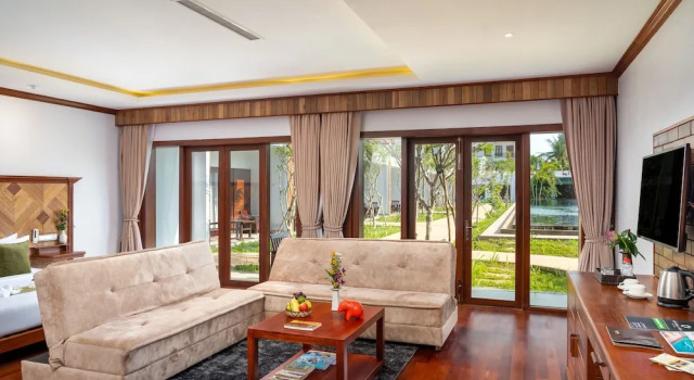 Двухместный номер Luxury с балконом и с видом на бассейн Khmer House Resort