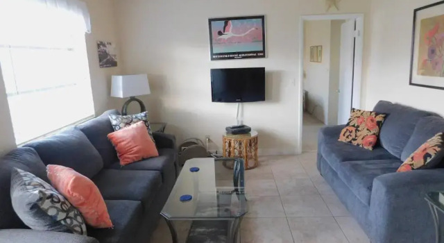 Апартаменты The Grove Beach Condominiums