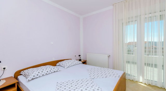 Apartments Palm tree, Забронировать Апартаменты/квартира Трогир Ciovo Island, рядом с Пляж Бочичи