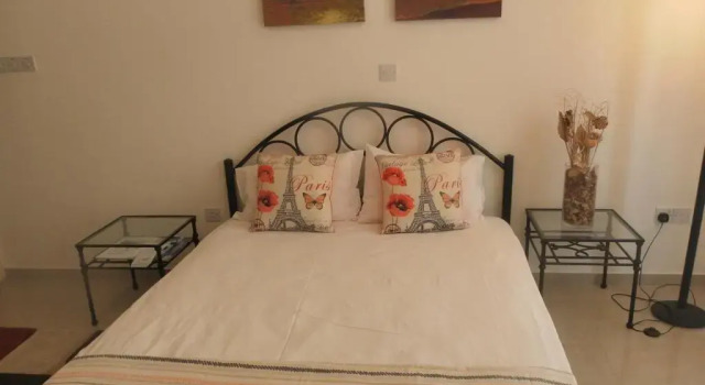 Studio, E104 with double bed, kitchen & shower room, sunny balcony, Reserva ahora Apartamento Apartamentos en Peyia, Apartamento