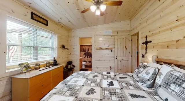 Cozy Bear Den 2 Bedroom Cabin by RedAwning