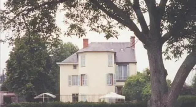 Chambres et Tables dHotes Les Breuils, Book Hotel Mariol Allier