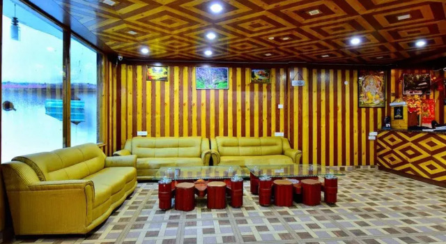 Oyo 30367 Rr Villa, Забронировать Вилла Коттеджи Манали, Коттедж
