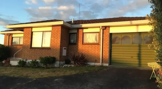 Sunny Holiday Home Near the Beach, Забронировать Дом для отпуска Тауранга регион Бей-оф-Пленти, рядом с ASB Baypark Stadium